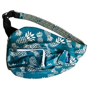 KAVU Pineapple Print Sling Rope Bag Adjustable Strap Blue and White